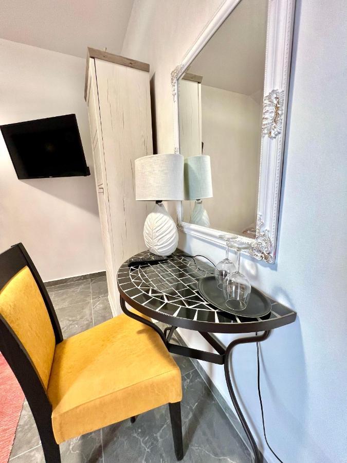 Residence Antiqua Rooms ビビニェ エクステリア 写真
